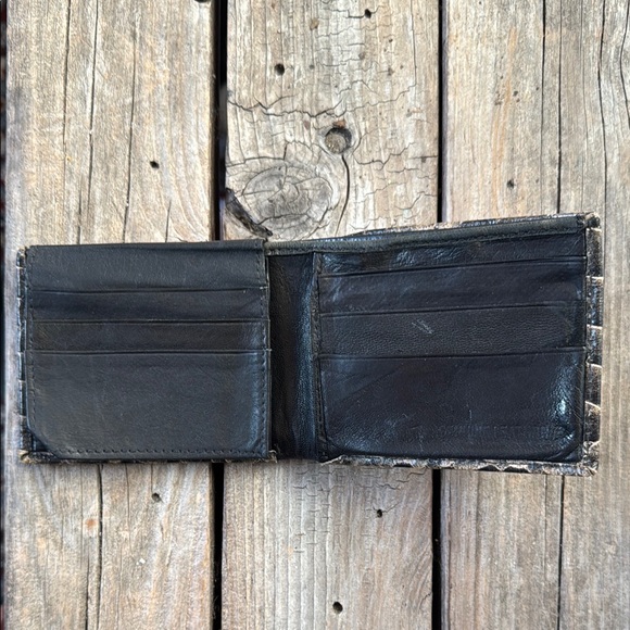 Black Crocodile Embossed Card Holder - Picture 2 of 14